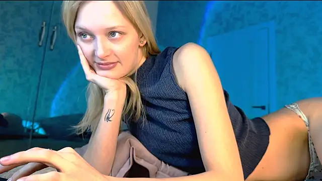 Evvie Summn1 online show from March 2025 03:02:02 PM