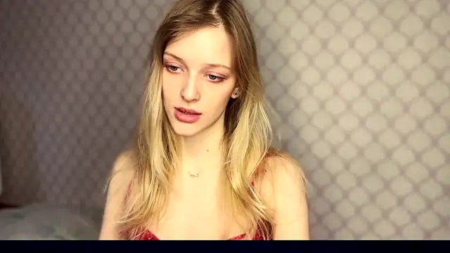 Evvie Summn1 online show from December 2025 10:19:02 AM