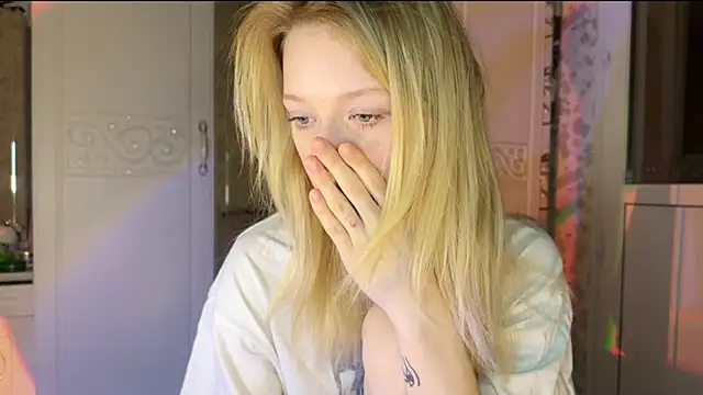 Evvie Summn1 online show from March 2025 03:30:01 PM