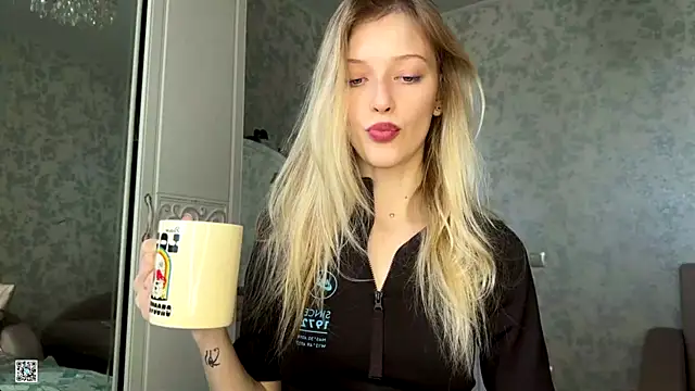 Evvie Summn1 online show from October 2025 08:02:02 AM