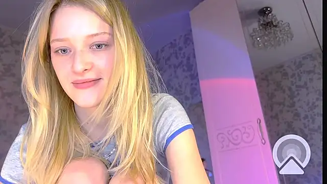 Evvie Summn1 online show from March 2025 06:21:02 PM