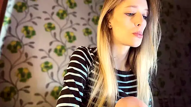 Evvie Summn1 online show from March 2026 05:25:02 AM