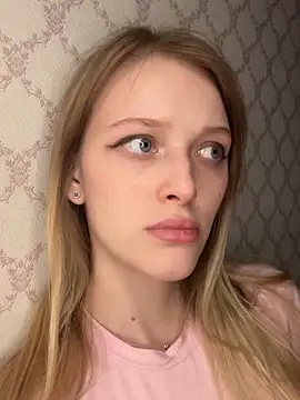 Evvie Summn1 online show from April 2026 04:20:02 PM