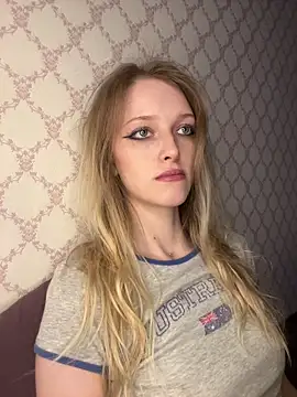 Evvie Summn1 online show from April 2026 02:12:02 PM