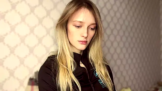 Evvie Summn1 online show from February 2026 04:56:01 AM