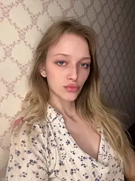 Evvie Summn1 online show from April 2026 03:04:02 PM