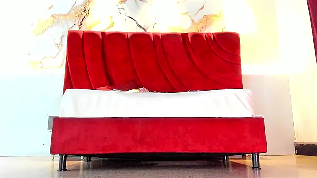 MAISE HILL1 online show from December 2025 01:46:02 PM