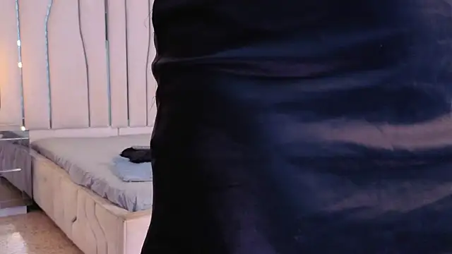 MAISE HILL1 online show from April 2026 01:15:01 PM