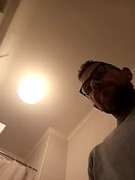 jonyfree1978 online show from December 2025 11:40:01 PM