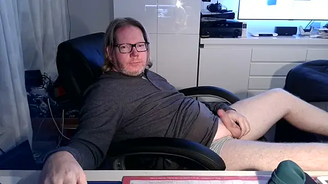 VSteph online show from October 2025 07:48:02 PM