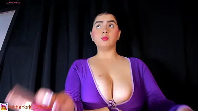 AnithaaYork online show from February 2026 12:16:01 PM