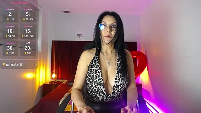 Snapshot of Zuzana21 chatting on February 2025 12:49:02 PM Zuzana21 online show from February 2025 12:49:02 PM
