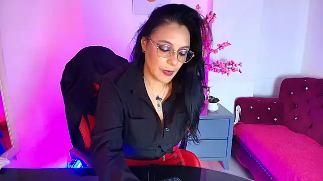 Snapshot of Zuzana21 chatting on June 2026 01:05:02 PM Zuzana21 online show from June 2026 01:05:02 PM