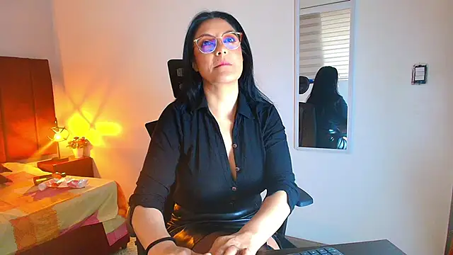 Snapshot of Zuzana21 chatting on October 2025 12:50:02 PM Zuzana21 online show from October 2025 12:50:02 PM