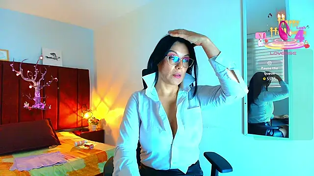 Snapshot of Zuzana21 chatting on October 2025 12:37:02 PM Zuzana21 online show from October 2025 12:37:02 PM