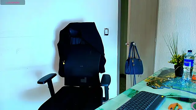 Zuzana21 online show from November 2025 01:00:02 PM