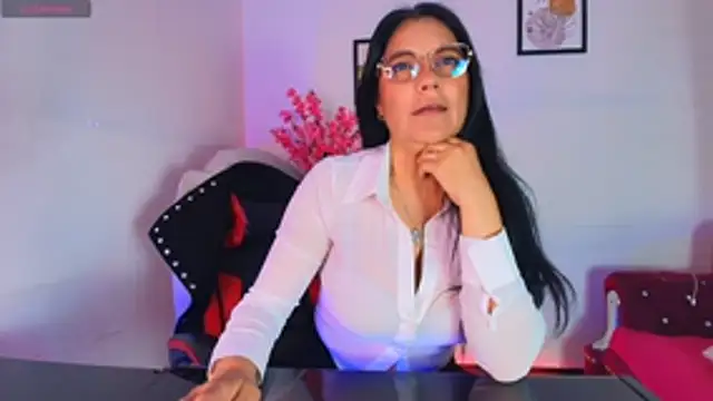 Snapshot of Zuzana21 chatting on June 2026 01:00:02 PM Zuzana21 online show from June 2026 01:00:02 PM