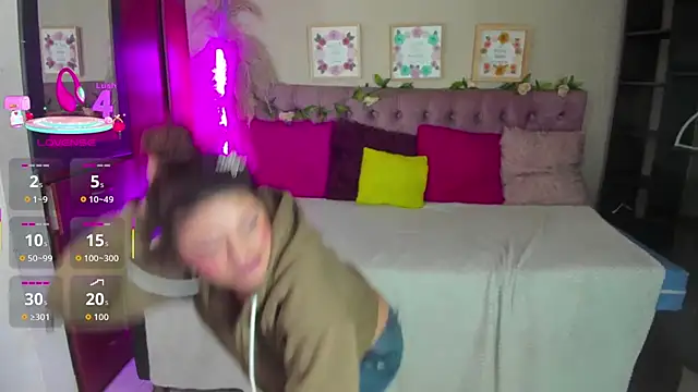 Snapshot of Lia_Keen chatting on November 2025 07:36:02 PM Lia Keen online show from November 2025 07:36:02 PM