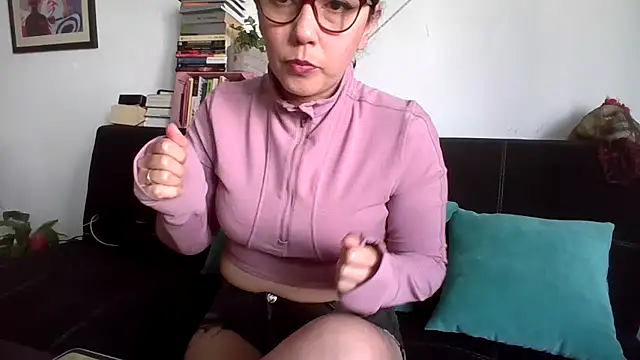 Snapshot of Tiramisu89 chatting on November 2025 06:00:02 PM Tiramisu89 online show from November 2025 06:00:02 PM