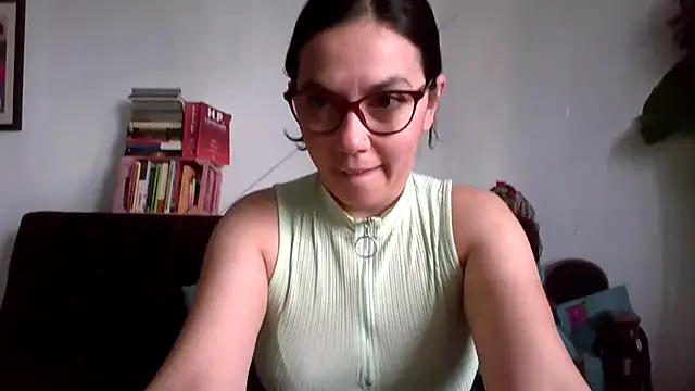 Snapshot of Tiramisu89 chatting on October 2025 08:32:01 PM Tiramisu89 online show from October 2025 08:32:01 PM