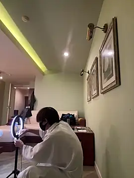 UKI06 online show from February 2025 11:16:02 AM