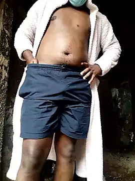 Polygamist online show from December 2025 10:39:02 AM