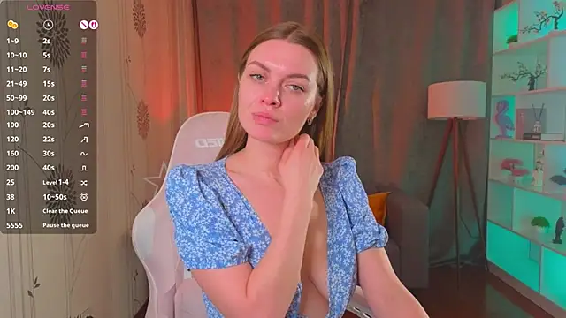 Lovella Lips online show from April 2026 12:29:02 PM