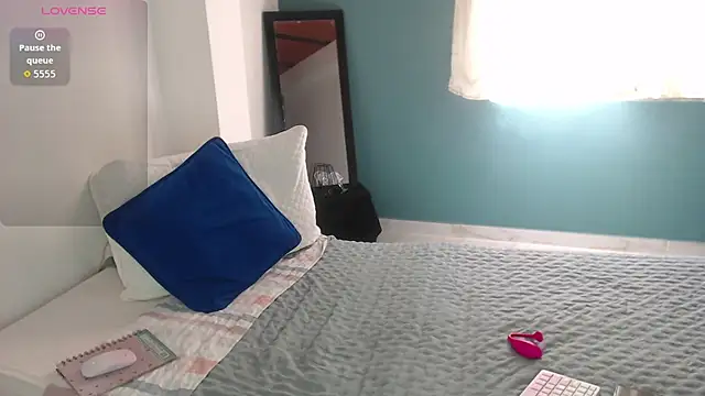 Mily Miley online show from October 2025 07:24:02 PM