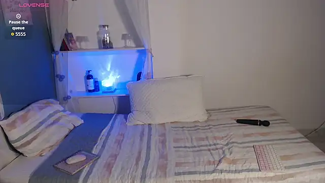 Mily Miley online show from November 2025 08:42:01 PM