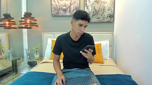 Snapshot of kieran_derek chatting on November 2025 03:34:01 AM kieran derek online show from November 2025 03:34:01 AM