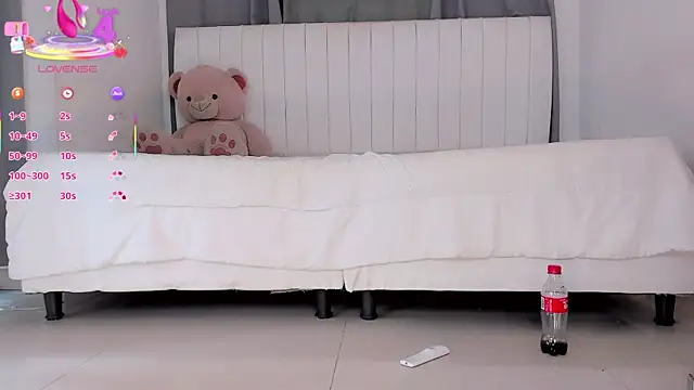 Snapshot of gatitavenecis chatting on November 2025 04:29:01 PM gatitavenecis online show from November 2025 04:29:01 PM