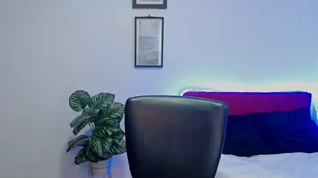 NatalyEscobar lx online show from March 2026 02:01:01 PM