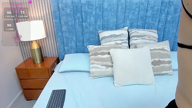 pretty sunlight  online show from October 2025 01:39:02 AM