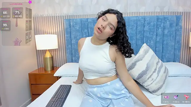 Snapshot of pretty_sunlight_ chatting on October 2025 01:38:02 AM pretty sunlight online show from October 2025 01:38:02 AM