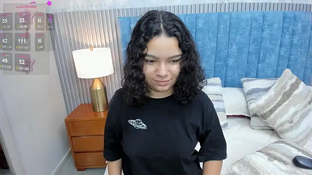 Snapshot of pretty_sunlight_ chatting on October 2025 01:51:02 AM pretty sunlight online show from October 2025 01:51:02 AM