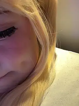 m0ondolly online show from April 2026 07:04:01 AM