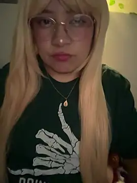 Snapshot of m0ondolly chatting on July 2026 06:42:02 AM m0ondolly online show from July 2026 06:42:02 AM