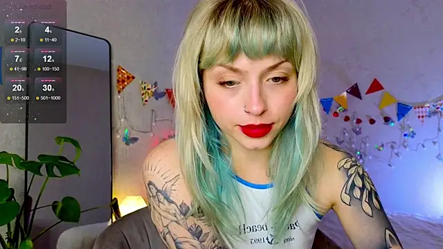 Snapshot of lavenderluxe chatting on October 2025 12:57:01 PM lavenderluxe online show from October 2025 12:57:01 PM