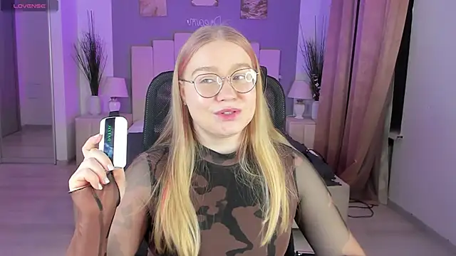 Snapshot of marydoji chatting on January 2025 06:10:01 PM marydoji online show from January 2025 06:10:01 PM