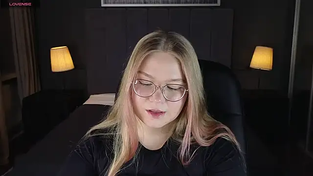 Snapshot of marydoji chatting on January 2025 06:12:02 PM marydoji online show from January 2025 06:12:02 PM