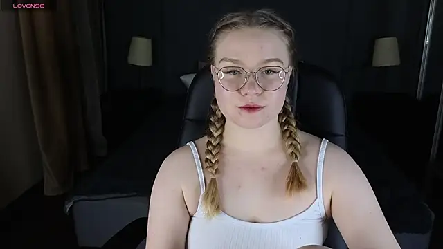 Snapshot of marydoji chatting on February 2025 08:47:01 PM marydoji online show from February 2025 08:47:01 PM