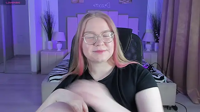 Snapshot of marydoji chatting on January 2025 07:06:02 PM marydoji online show from January 2025 07:06:02 PM