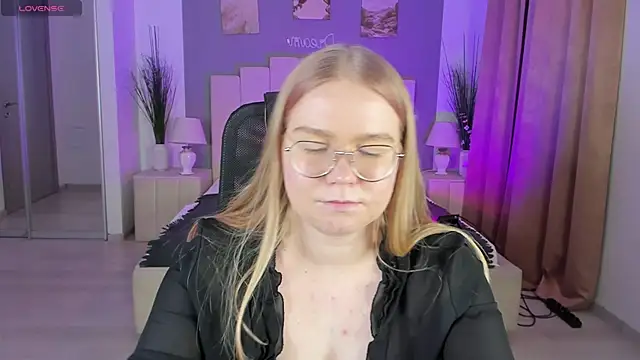 Snapshot of marydoji chatting on January 2025 12:34:02 AM marydoji online show from January 2025 12:34:02 AM