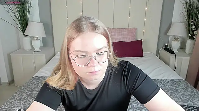 Snapshot of marydoji chatting on January 2025 01:11:01 AM marydoji online show from January 2025 01:11:01 AM