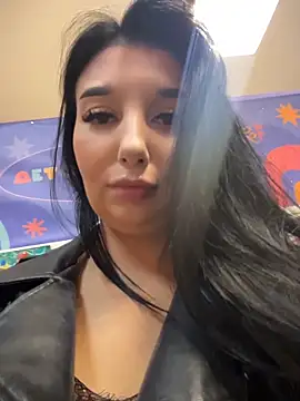 Tisha Busty online show from May 2026 01:52:01 PM