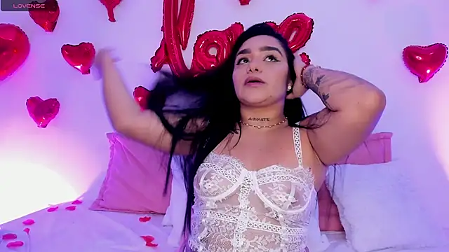 Snapshot of Sofi-James chatting on February 2025 10:00:02 PM Sofi-James online show from February 2025 10:00:02 PM