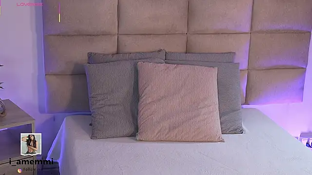 Snapshot of emma_brooks1 chatting on October 2025 07:57:02 PM emma brooks1 online show from October 2025 07:57:02 PM