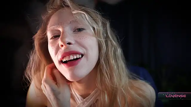 Snapshot of _Phantom_thread_ chatting on December 2025 08:57:01 AM Phantom thread online show from December 2025 08:57:01 AM