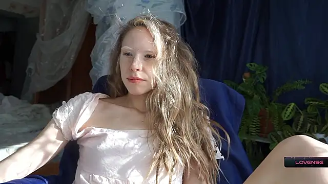 Snapshot of _Phantom_thread_ chatting on February 2026 11:32:02 AM Phantom thread online show from February 2026 11:32:02 AM