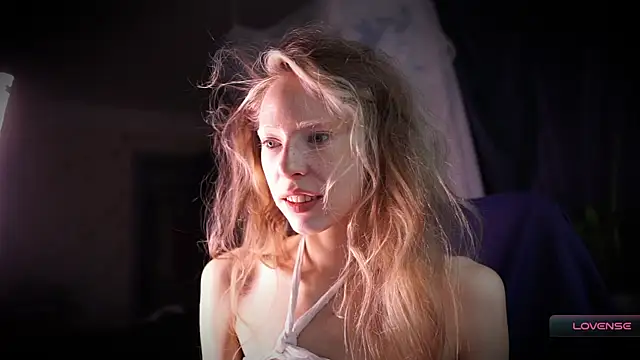 Snapshot of _Phantom_thread_ chatting on November 2025 08:59:02 AM Phantom thread online show from November 2025 08:59:02 AM